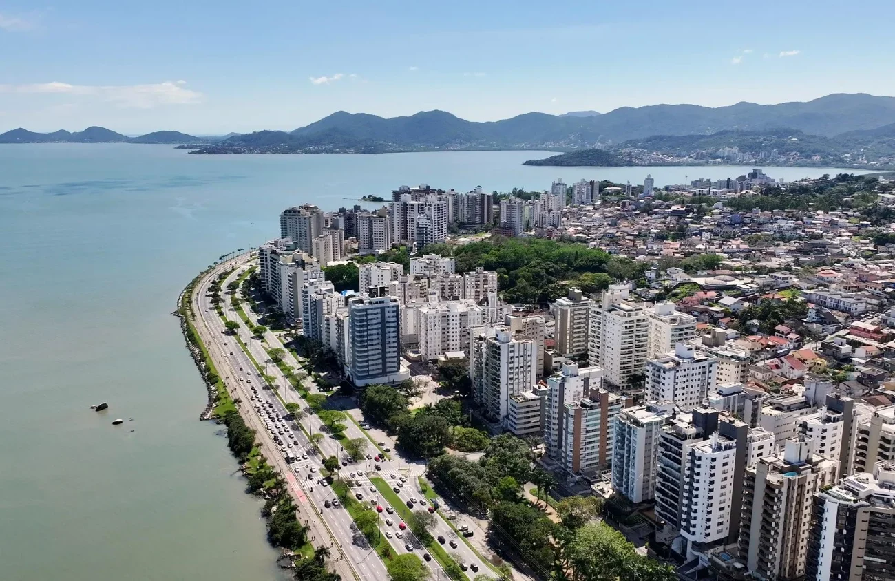 Imagem de referência de Florianópolis preservada do conteúdo da cidade